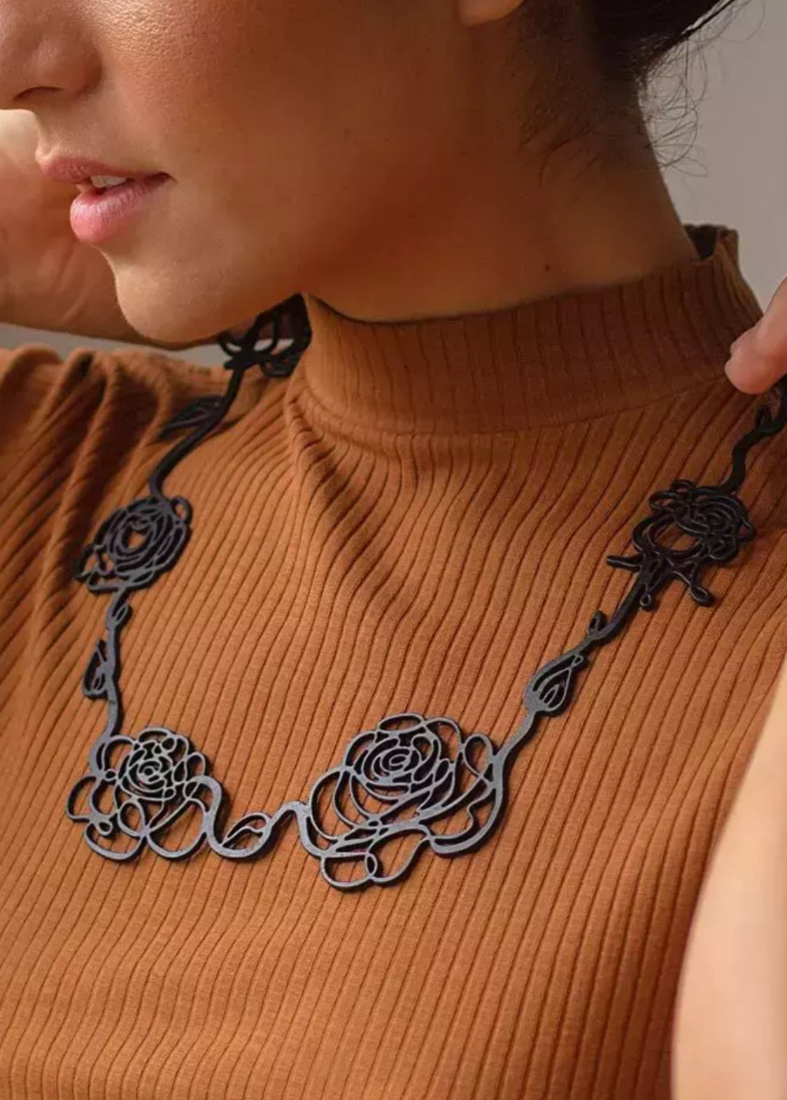 COLLIER ROSES