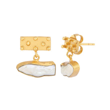 Load image into Gallery viewer, SIENNA PEARL EARRINGS