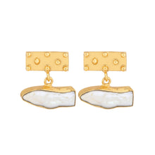 Load image into Gallery viewer, SIENNA PEARL EARRINGS